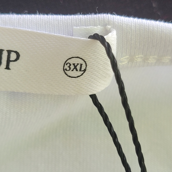 Mangdiup V-neck Top - Picture 12 of 12